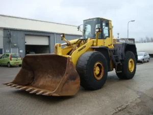 فروش لودر کوماتسو WA420 کارکرده با ضمانت | البرز تراک لودر کوماتسو WA420 کارکرده برای فروش توسط البرز تراک – مناسب پروژههای عمرانی و معدنی