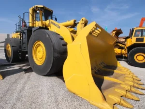 فروش لودر کوماتسو WA800 نو و کارکرده با خدمات پس از فروش و ارسال سراسری | البرز تراک لودر کوماتسو WA800 نو و کارکرده برای فروش توسط البرز تراک – ظرفیت عظیم ویژه عملیات معدنی فوق سنگین